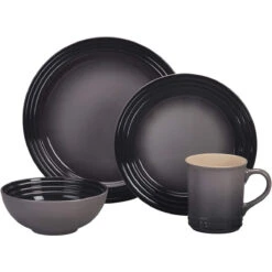 Le Creuset 16PC Dinnerware Set - Oyster