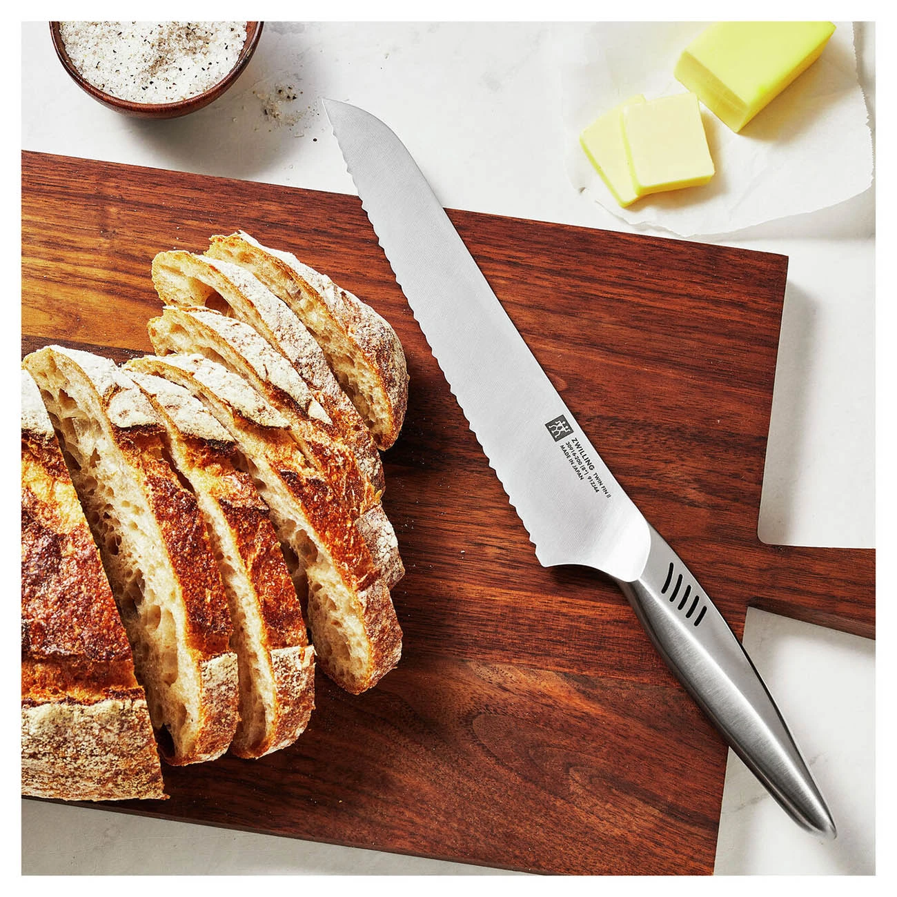 Zwilling J.A. Henckels TWIN Fin II 8" Bread Knife 2 Zwilling J.A. Henckels TWIN Fin II 8" Bread Knife - Image 2