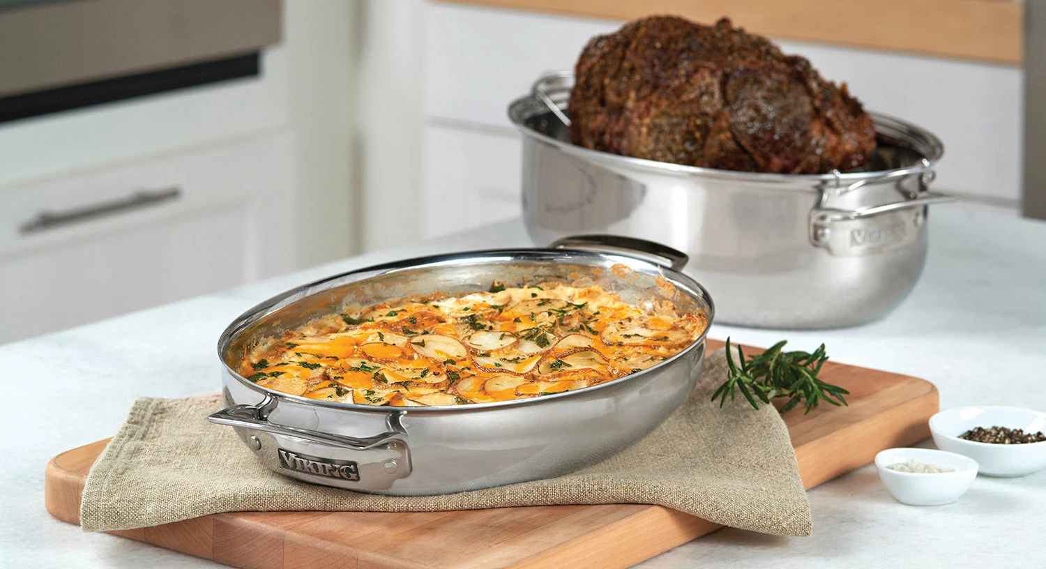 Viking 3-Ply Stainless Steel Oval Roaster With Lid And Rack, 8.5 Quart 6 Viking 3-Ply Stainless Steel Oval Roaster With Lid And Rack, 8.5 Quart - Image 6