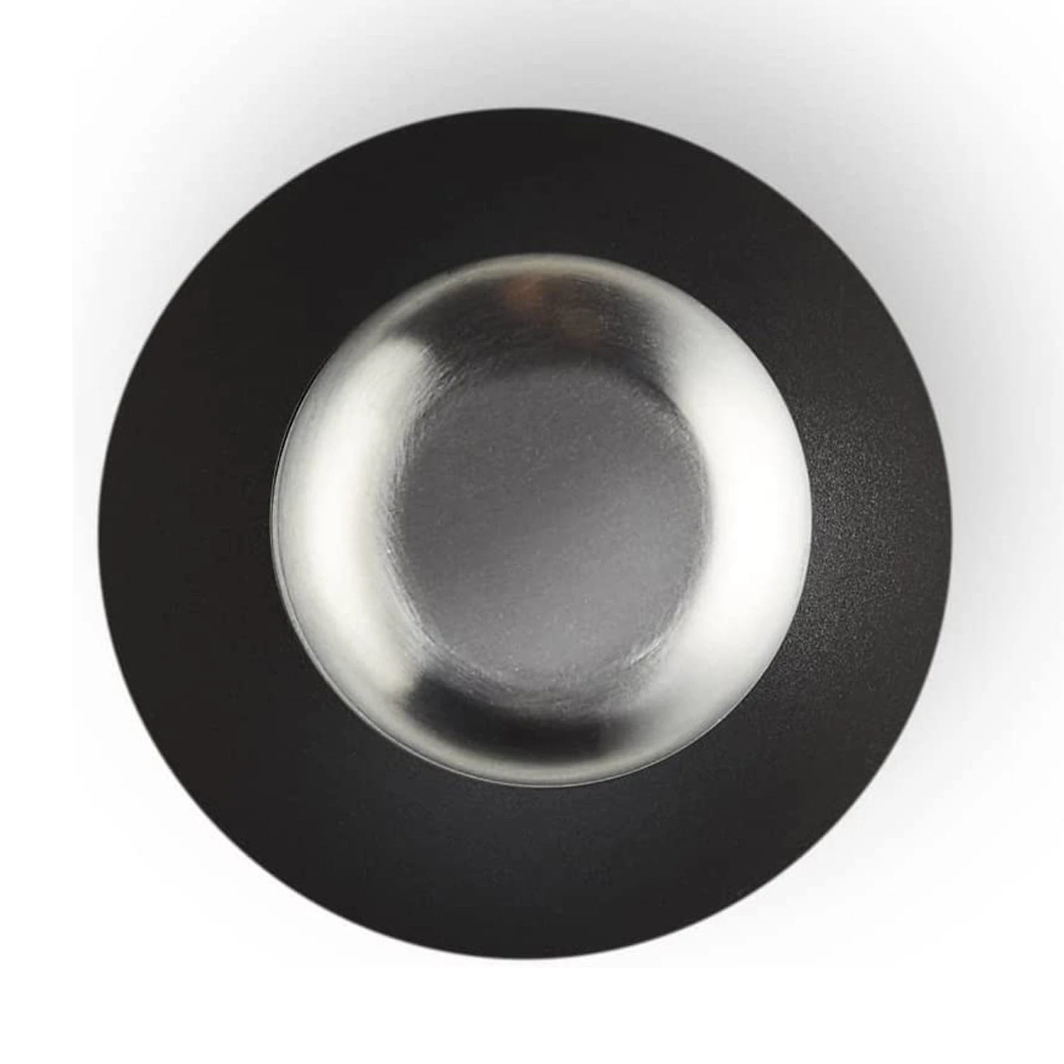 Le Creuset 17 Oz. Stainless Steel Hydration Bottle - Licorice 5 Le Creuset 17 Oz. Stainless Steel Hydration Bottle - Licorice - Image 5