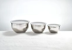 Le Creuset Set Of 3 Nested Mixing Bowls W/ Nonslip Silicone Base & Plastic Air Tight Lids -COOKWARE Store 51CVzjVUhwL. AC SL1500