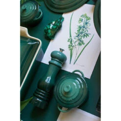 Le Creuset 2.5-Quart Heritage Square Casserole - Artichaut -COOKWARE Store 5 2be1232e da93 4b78 95d2 3b764685f24d