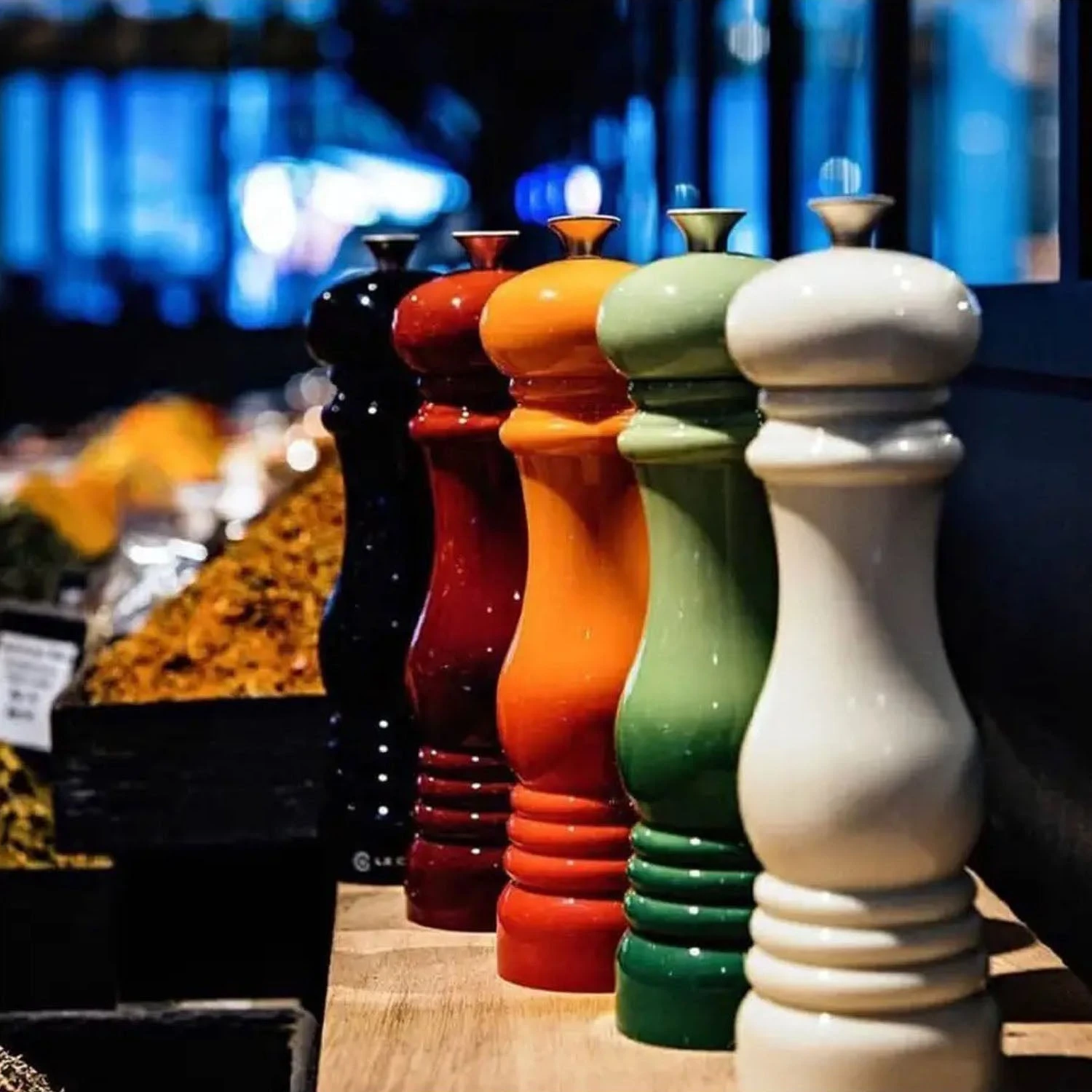 Le Creuset 8" X 2 1/2" Pepper Mill - Sea Salt 2 Le Creuset 8" X 2 1/2" Pepper Mill - Sea Salt - Image 2