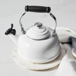 Le Creuset 1.7 Qt. Whistling Kettle - White W/ SS Knob -COOKWARE Store 81B72RB jNL. AC SL1500